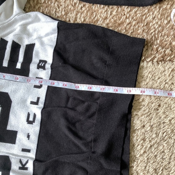 H&M Black and White V-Neck Sweater Sporty Knit - Picture 10 of 11